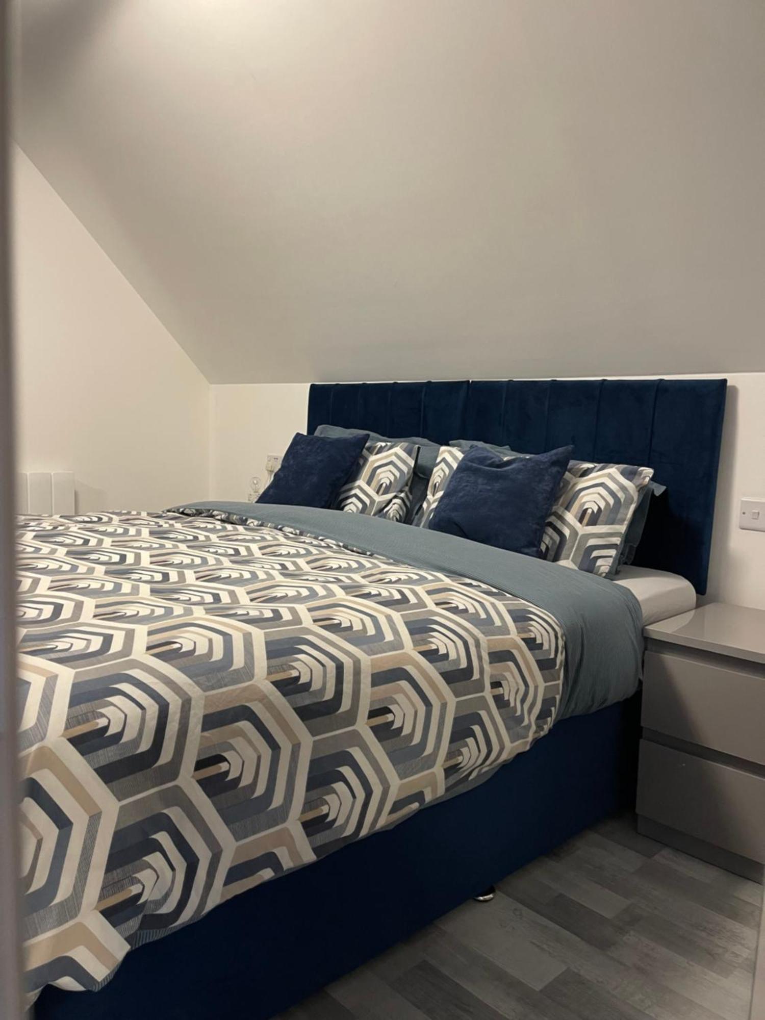 Lochside Loft - Self Catering Apartment For 2 In A Great Location For Inverness Airport And Both Cabot Highlands & Nairn Golf Courses Exterior photo